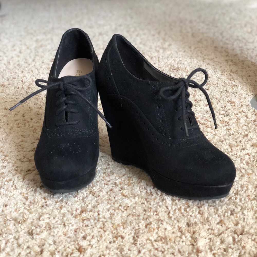 Sophie17 Black Laced Wedges | 7 W